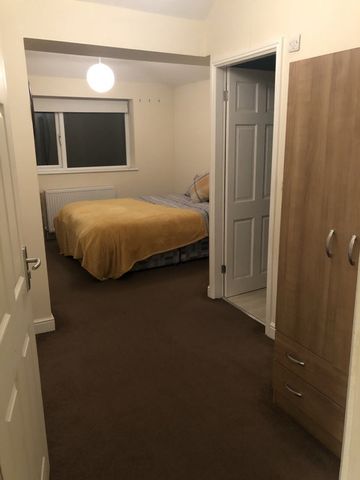 6 Bed Professional HMO - Photo 2