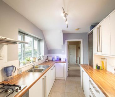 3 bedroom end of terrace house to rent - Photo 2