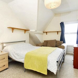 Napier Terrace, Flat 3, Plymouth - Photo 2