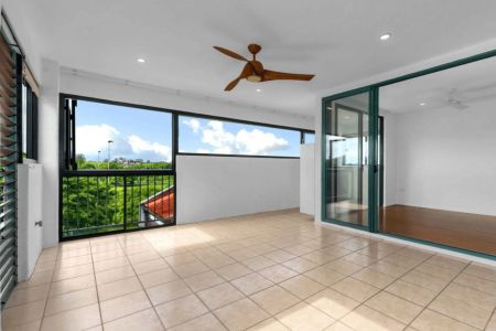 Discover the perfect blend of comfort and convenience in this ultra-affordable rental located in the heart of New Farm. - Photo 5