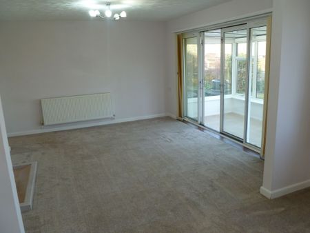 2 bed Bungalow - To Let - Photo 3