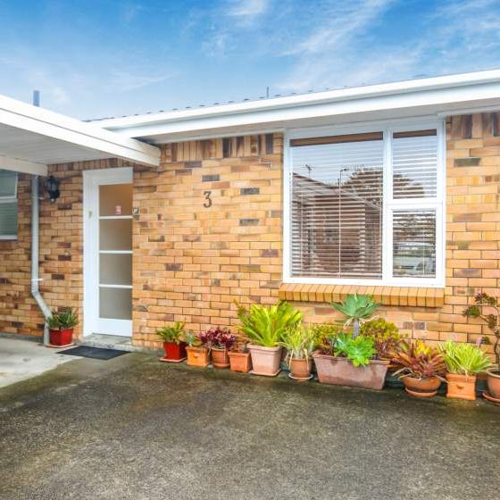 ELLERSLIE - Hawthorne Place 3 Bedroom one level Unit - Photo 1