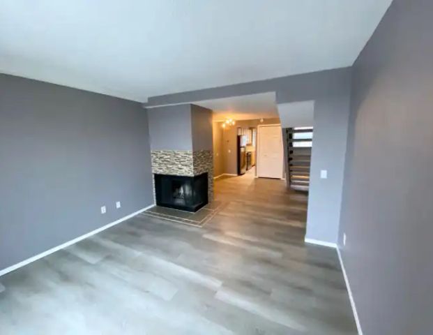 Renovated Dual Level Condo In Bankview | 8 - 2400 15 St SW, Calgary - Photo 1