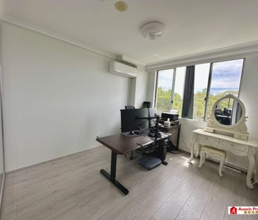 Newly Renovated, North Facing & Spacious Apartment in Prime Locatio... - Photo 5