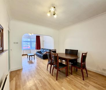 3 bed house to rent in Berridge Green, Edgware, HA8 - Photo 1