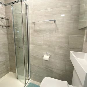 Alfred Road, London - Photo 2