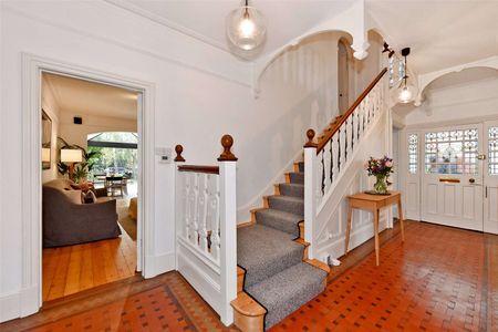 A beautifully presented Edwardian home - Photo 4