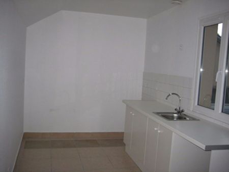 Location Appartement 3 pièces 76m² NOGENT LE ROI 28210 - Photo 2