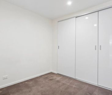 Spacious Richmond Apartment with Large Private Courtyard - Photo 5