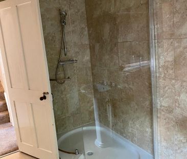 1 bedroom in a house share to rent - Photo 6