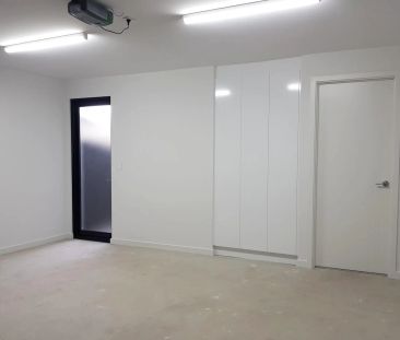 Modern Coastal Living at Its Best, A Must View .... - Photo 5