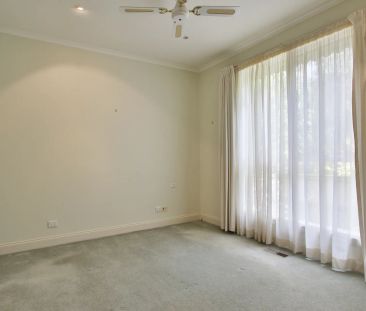 SPACIOUS, PRIVATE & PERFECTLY MAINTAINED! - Photo 6