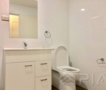 Modern 1 Bedroom Higher Floor Apartment For Lease!! - Photo 3