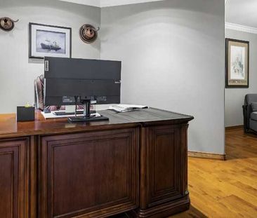 Stunning Large Home (5600sqft) located in a cul-de-sac - Photo 5