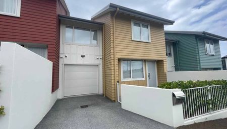 It's the yellow one! - Photo 2