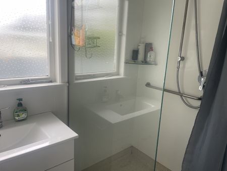 Nottingley Road, Frimley - Photo 3