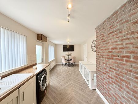 17 Manor Mews, Magherafelt, Derry, BT45 6QJ - Photo 5