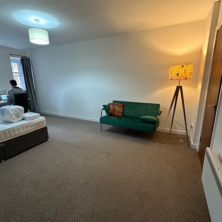 3 Bed Flat, Beltane Street, G3 - Photo 1