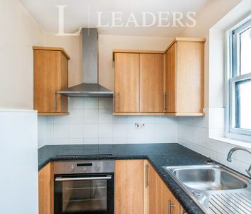 1 bedroom flat to rent - Photo 2