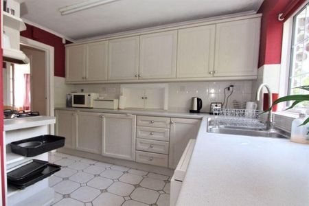 3 bedroom detached house to rent - Photo 5