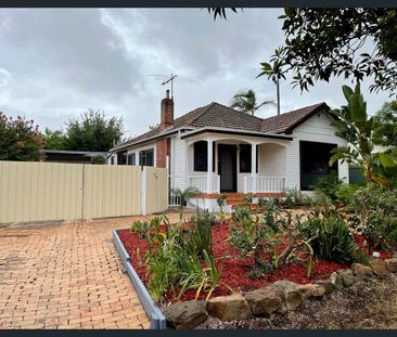 LOCATION! Charming older style home in a great location! - Photo 6