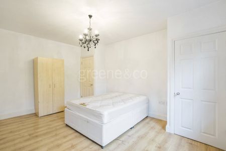 3 bedroom flat to rent - Photo 3