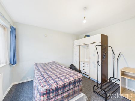 4 bedroom End Terraced House - Travellers Lane, Hatfield - Photo 2