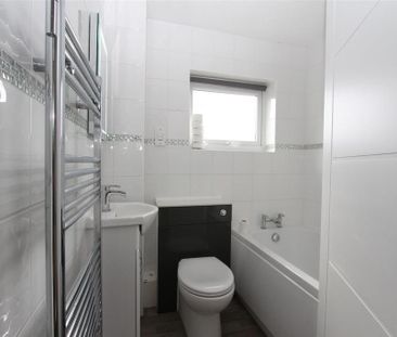 2 bedroom end of terrace house to rent - Photo 5