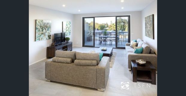 FULLY FURNISHED IN VIEW STREET - AVAILABLE IN MAY - Photo 1