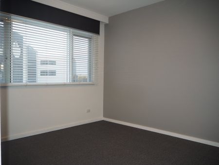 Well Appointed Apartment in Prime Essendon Location - Photo 2