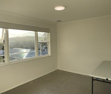 23B Diane Grove, Paparangi - Photo 2