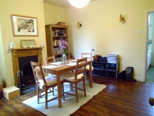 2 Bed Terrace House the Ideal student accommodation - Photo 1