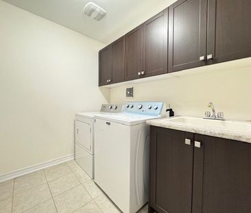 For Lease - 47 Bellflower Lane, Richmond Hill, Ontario - Photo 2