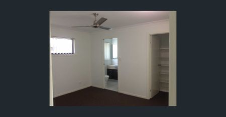 4 Bedroom home located in the beautiful Eimeo - Photo 5