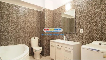 Apartament 3 camere et 3/3 decomandat - Domenii - Fotografie 3