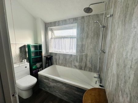 Pembroke Dock, Pembroke Dock, SA72 - Photo 4