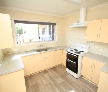 THREE BEDROOM VALUE RENTING - Photo 2