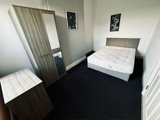 1 bedroom in a house share to rent - Photo 1
