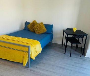 1 bedroom in a house share to rent - Photo 1