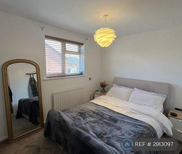 1 bedroom in a house share to rent - Photo 2