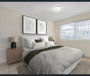 Neat & Simple - Photo 1