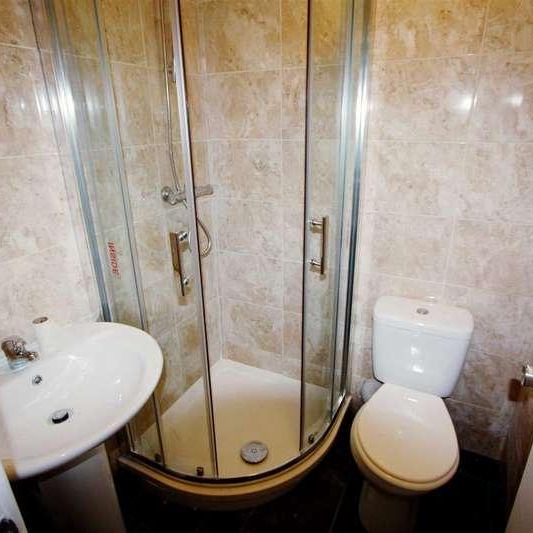 Cheetham Hill Road, Manchester, M8 - Photo 1