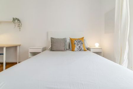 Carrer del Rosselló, Barcelona, Catalonia 08008 - Photo 5