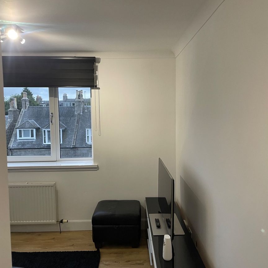 1 Bed Flat, Holburn Road, AB10 - Photo 1