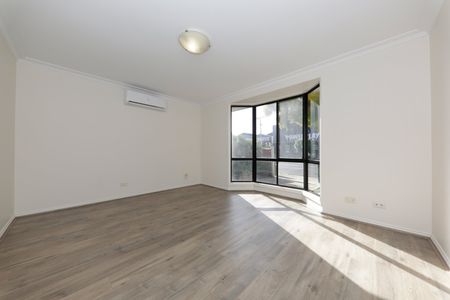 1/69 Holmes Street, Brunswick VIC 3056 - Photo 2