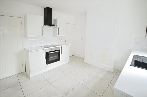 2 bedroom end of terrace house to rent - Photo 1