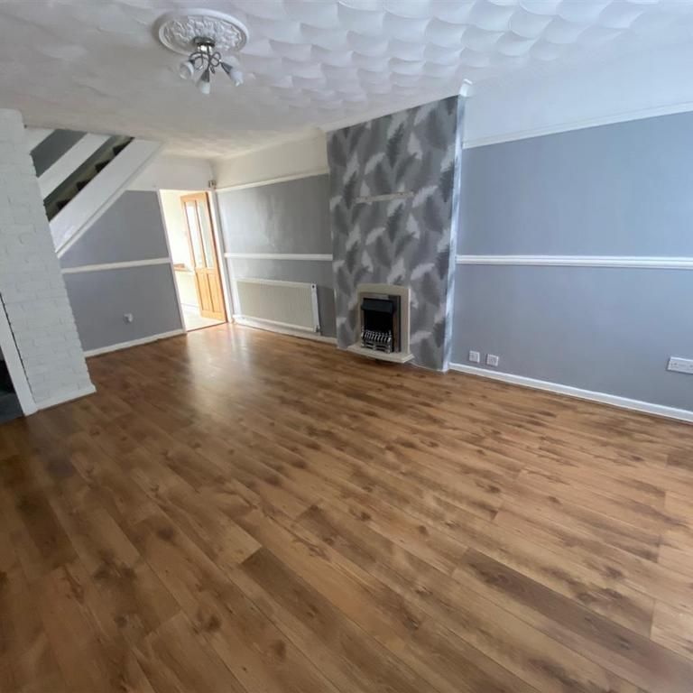 2 bedroom terraced house to rent - Photo 1