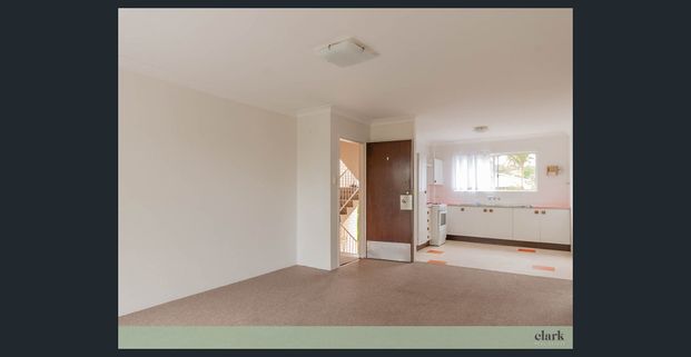 Bright, Breezy & Positioned for Ultimate Convenience - Photo 1