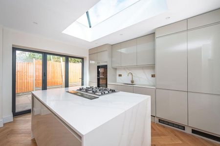 4 bedroom semi-detached house to rent - Photo 3