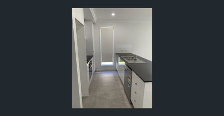 BEAUTIFUL 4 BEDROOM HOME WITH TWO SEPARATE LIVING AREAS!!! - Photo 2